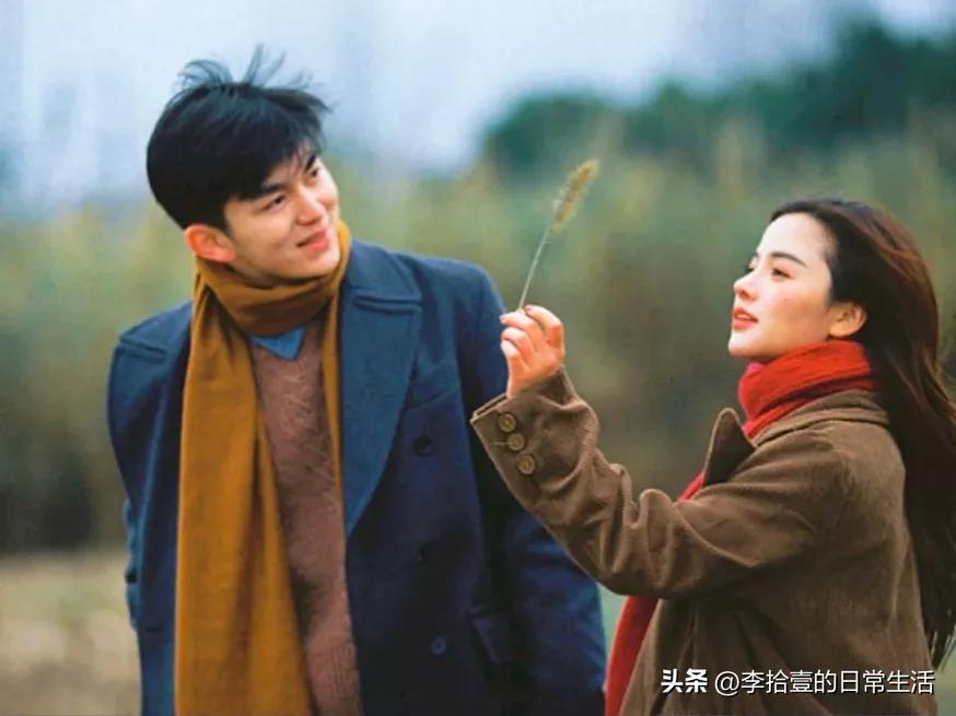 情人节适合发朋友圈的简短句子（15句暖心高赞的情人节文案）
