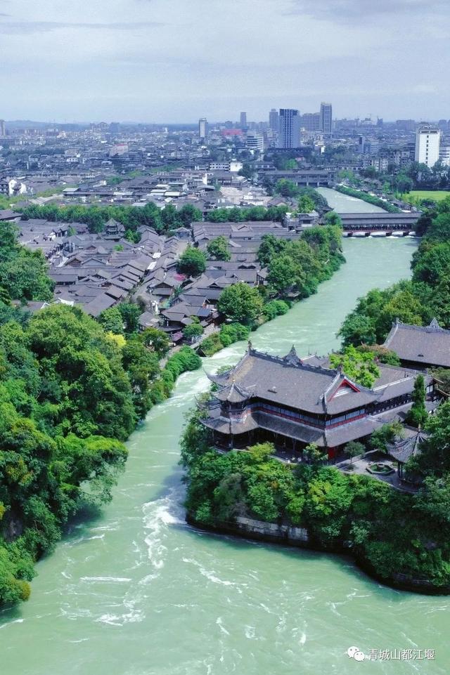 都江堰熊猫乐园，都江堰大熊猫乐园（都江堰10大绝美打卡地来袭）