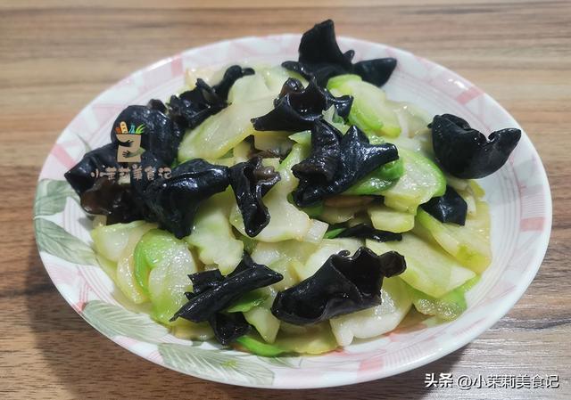 春季养生必吃十种食物，春季养生必吃的十种食物是什么（提醒大家少吃豆腐和梨）