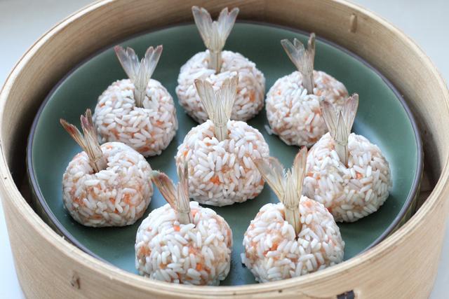 糯米莲藕珍珠丸子怎么做，糯米莲藕珍珠丸子怎么做视频（年夜饭做一道珍珠糯米丸子）