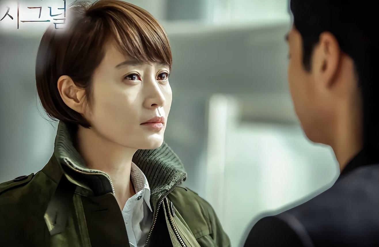 金惠秀的名字在国内或许不够如雷贯耳,中国观众最熟悉的她出演的作品