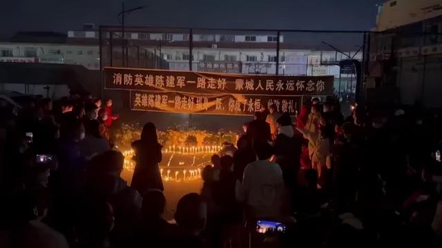破操场埋尸案，抓糯康，灭冲天大火，有人拿到一等功时，母亲哭了