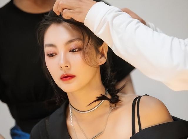 “排骨精”靠边站，丰腴美人才是真绝色，这10位女星美炸了