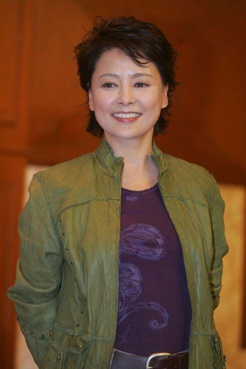 卷发图片(看到65岁张瑜才发现) - 赤虎壹号