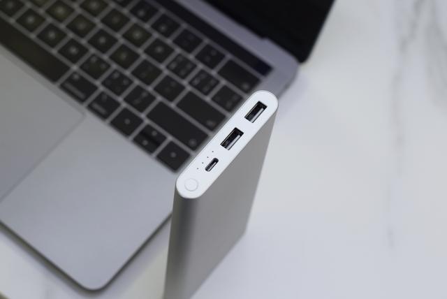 小米手机充电慢，充电慢怎么办小米（10000mAh、三口输出）