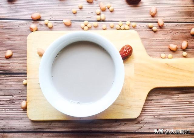 破壁机打豆浆的正确做法，怎样用破壁豆浆机做豆浆（豆子泡好别直接打）