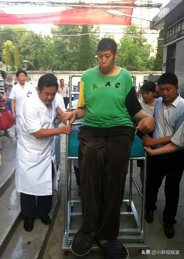 世界第一高人5米9的人，郑恺百米9.99是真的吗（中国比姚明还高的11位巨人）