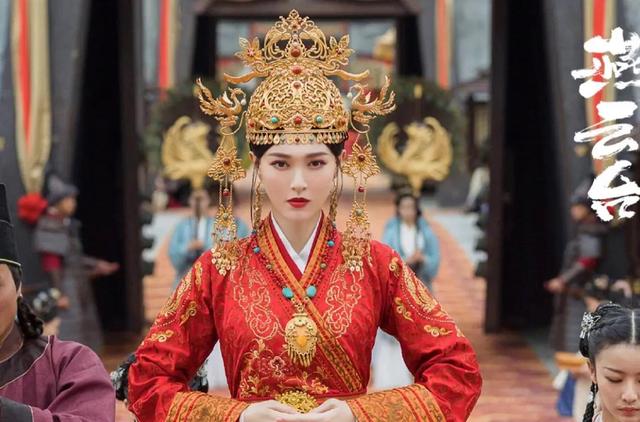 同样在剧里结婚，身着凤冠霞披，鞠婧祎居然不是排名第一