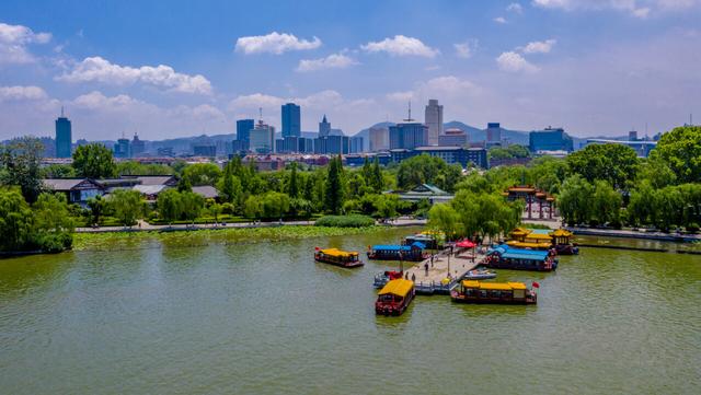 大明湖在哪里个城市，大明湖畔是什么意思（初秋的大明湖到底有多美）
