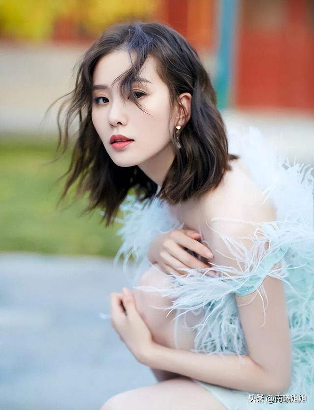 减龄中短卷发30款，建议4、50岁的女人