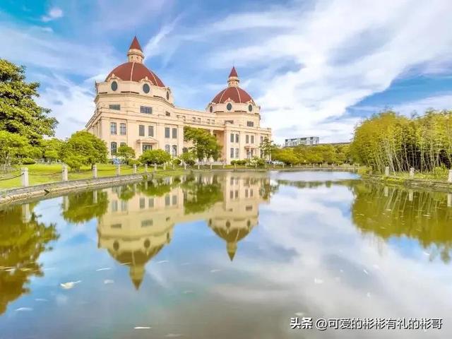 上海外国语大学是211还是985，上海外国语大学是985的吗（就业前景位居上海高校前列）