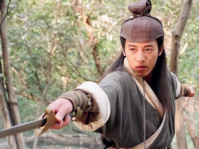 令狐冲练的是什么武功，令狐冲会哪些武功（在《笑傲江湖》中排名第几）