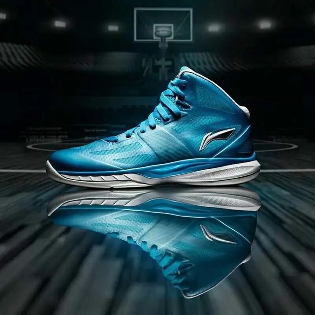 李宁篮球鞋怎么样，李宁和安踏哪个好（李宁做了一双更强的“超轻”篮球鞋）