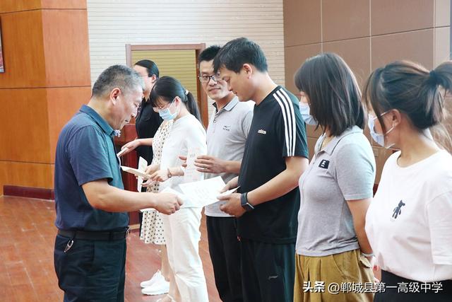 教师履职总结，教师个人近三年工作总结（郸城一高举行导师制工作总结表彰暨新进教师拜师仪式）