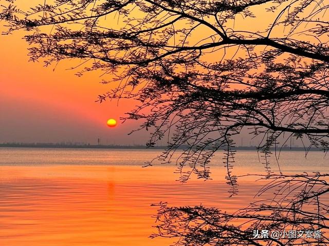 形容日落的唯美句子，形容日落风景的说说句子唯美简短（关于落日余晖的绝美文案）