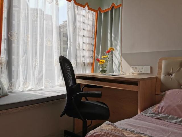 床头柜高度标准尺寸，床头柜尺寸及高度（卧室太小，放不下床头柜怎么办）