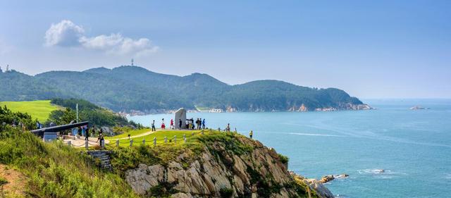 哪个城市适合旅游，旅游必去的10个城市（中国最宜居的四个海滨城市——“三海一门”）