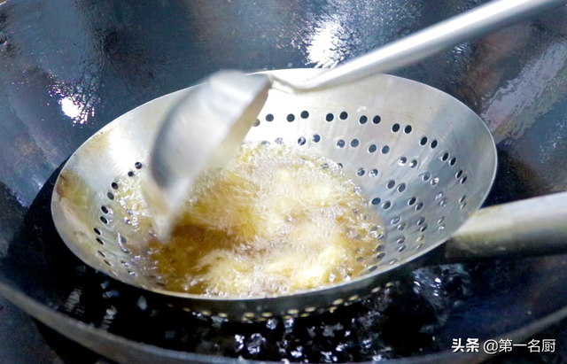 炖排骨汤的做法，清炖排骨汤的做法（放料越多越难吃）