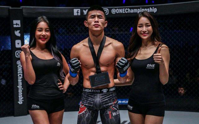 李成钟one，李成钟在infinite成员中和谁的关系最好（2分钟KO韩国战神金裁雄）