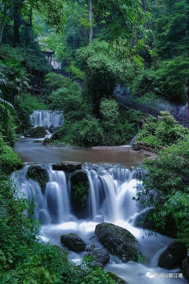 成都市青城山都江堰旅游景区，这个五一青城山-都江堰景区超火爆