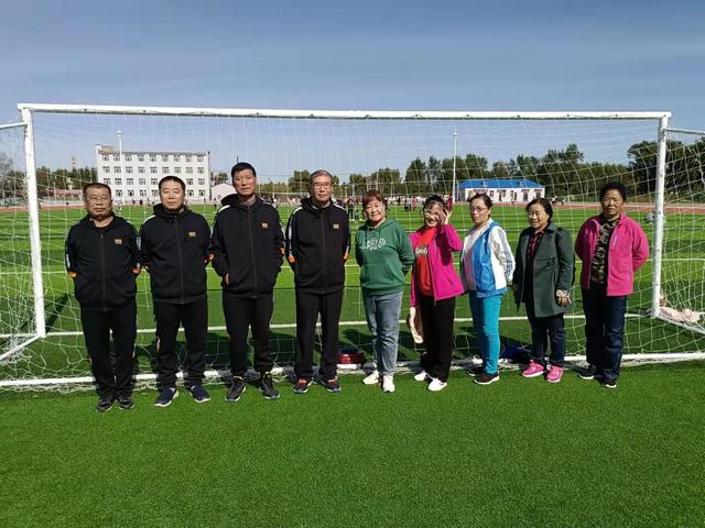 老师节祝福语简短，祝老师节日快乐的祝福语简短（祝福所有教师新年快乐）