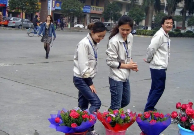 白领一般是什么职业，白领是什么职业（白领午休状态引争议）