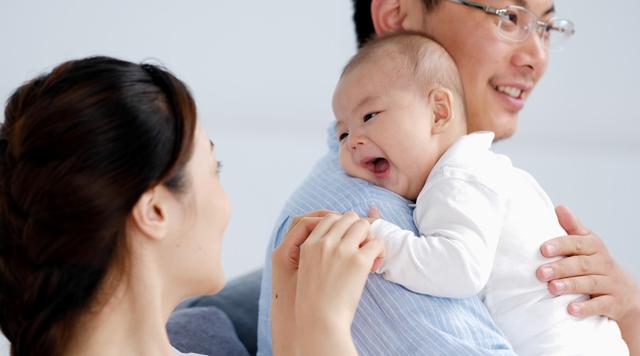 婴儿吐奶什么原因，新生儿吐奶的原因（了解宝宝吐奶的原因）