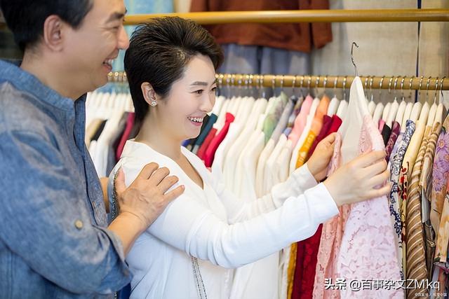 旧衣服褪色翻新的方法，衣服颜色旧了换新妙招（这样做会焕然一新）