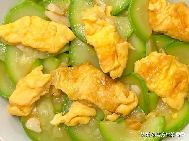蒜薹西葫芦炒鸡蛋，蒜薹西葫芦炒鸡蛋怎么炒（八道家常菜养肝健脾）