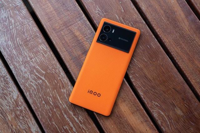 背部首，背的部首是什么（这三款手机让你瞬间“满血复活”）