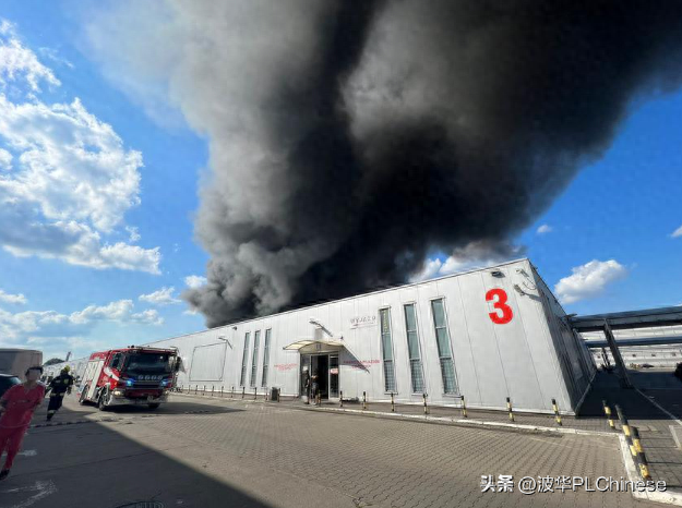 波兰华沙中国城发生火灾 | 五个小时后火势被控制 | 起火原因尚未定论