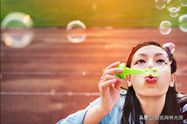 雨欣这个名的含义是什么意思雨欣这个名的含义是什么意思，雨欣这个名字寓意好吗（61个“清新自然、爽朗大方”的好名字）