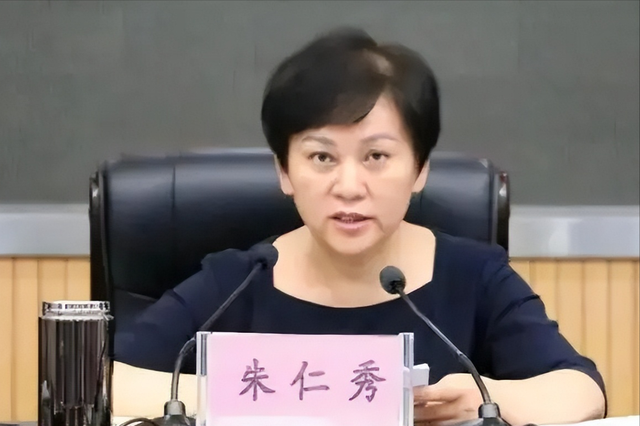 莒县小三管仁秀的照片，男子杀小三的真实故事（“美女市长”朱仁秀落马）