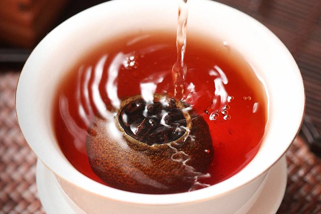 东方树叶多少钱一瓶，东方树叶多少钱一瓶商店（小青柑和青柑普饮料对比哪个好）