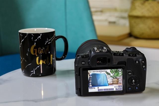 入门级的微单相机哪个好，佳能全画幅微单应该如何选择