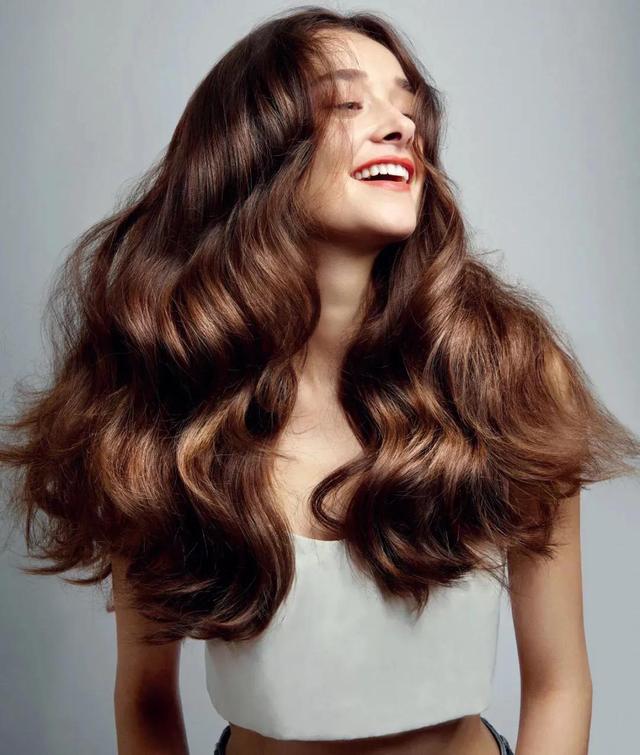 夏天适合什么发型，夏天适合烫什么发型（夏天最流行的5款发型）