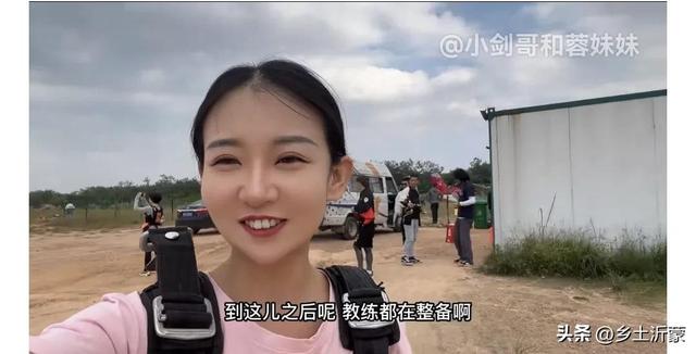 跳伞多少钱一次，国外跳伞多少钱一次（5480元玩一次空中跳伞到底值不值）