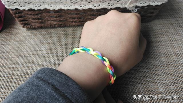 四股编绳教程一步一步教图解，四股辫编绳教程（绳编基础结之四股辫）