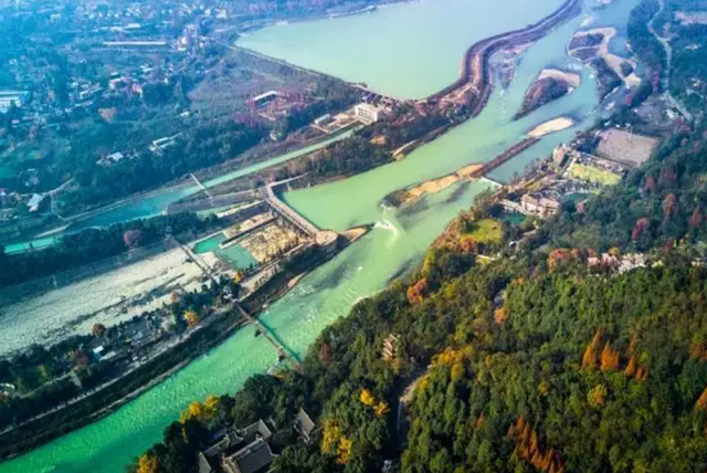 都江堰的作用，李冰主持建造都江堰的作用（都江堰被称为千年奇迹）