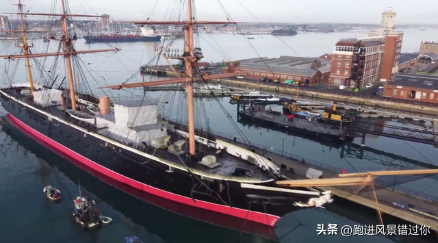 阿姆斯特朗大炮，阿姆斯特朗炮（一艘永不沉没的铁甲战船）