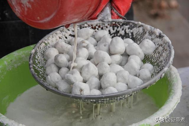 汤圆和元宵的区别在哪里，汤圆和元宵的区别在哪里知乎（元宵节的“元宵”和“汤圆”到底有什么不同）