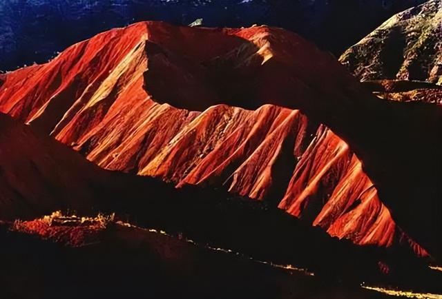新疆的三大山是哪些，新疆有名的三座山（新疆有座连绵的大山）