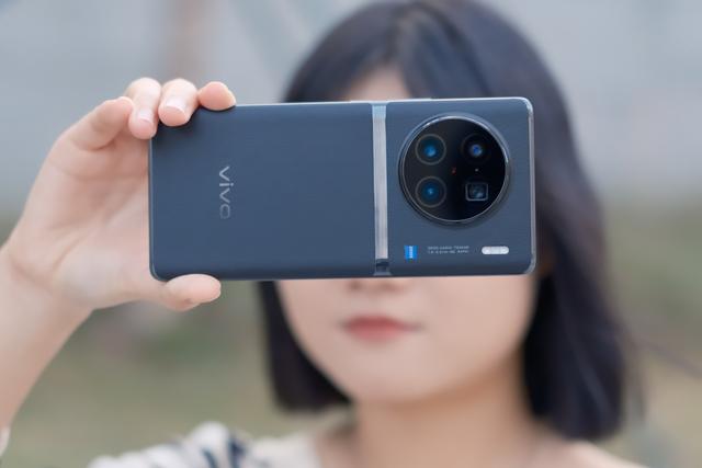 小米和vivo哪个好，小米和vivo手机优缺点对比（小米、OPPO、vivo三大拍照旗舰横评）