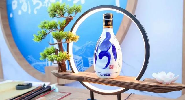 青花汾酒30年，青花瓷汾酒30年价53度价格（看到青花汾酒30·复兴版就懂了）