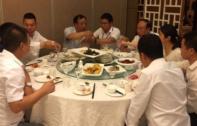 给领导送礼什么好，给领导送礼什么好看又实惠（不懂这3个“上门礼”潜规则）