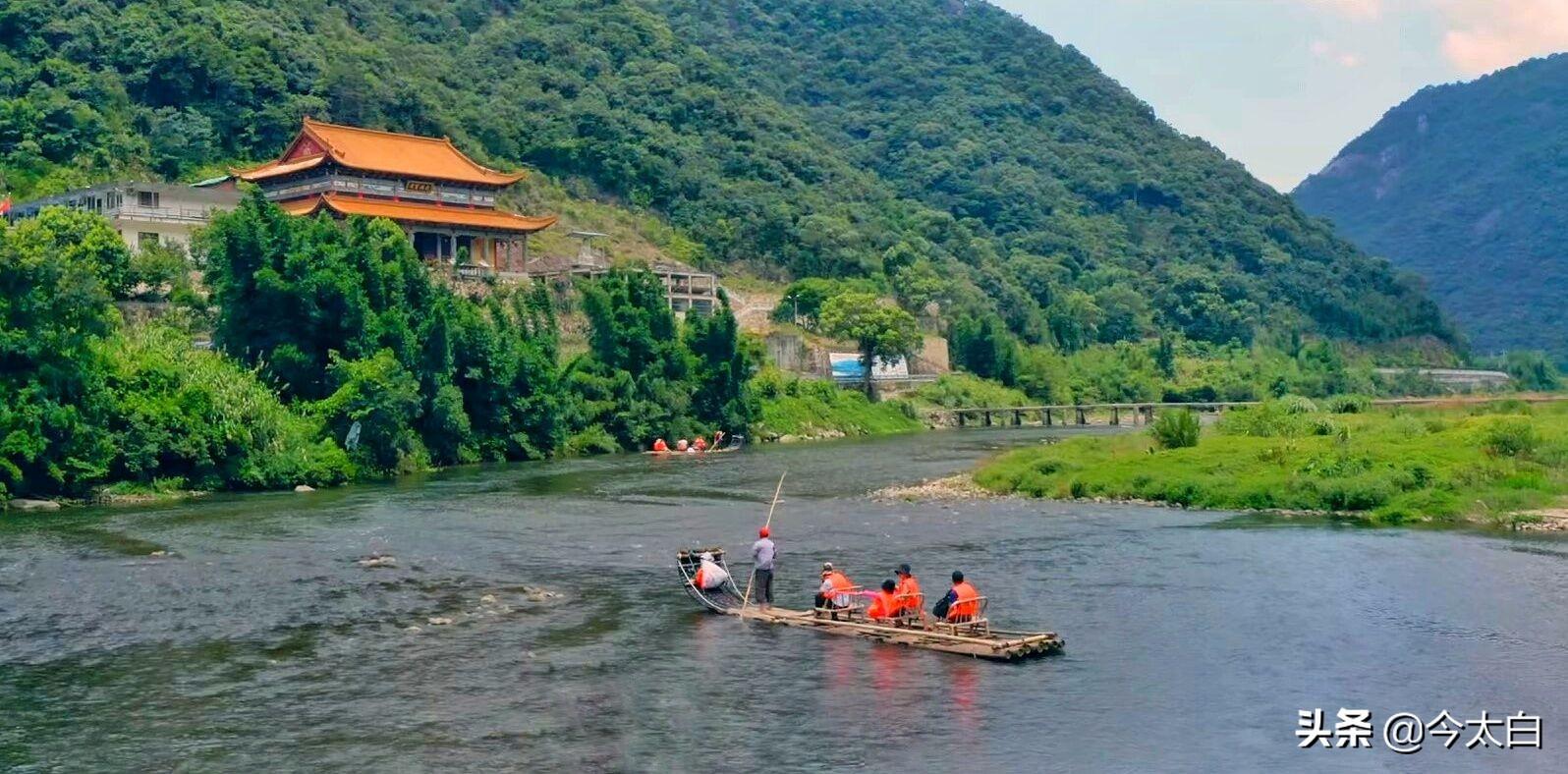 杨家溪,位于霞浦水门畲族乡,溪水两岸青山隐隐,绿水悠悠,千峰耸翠