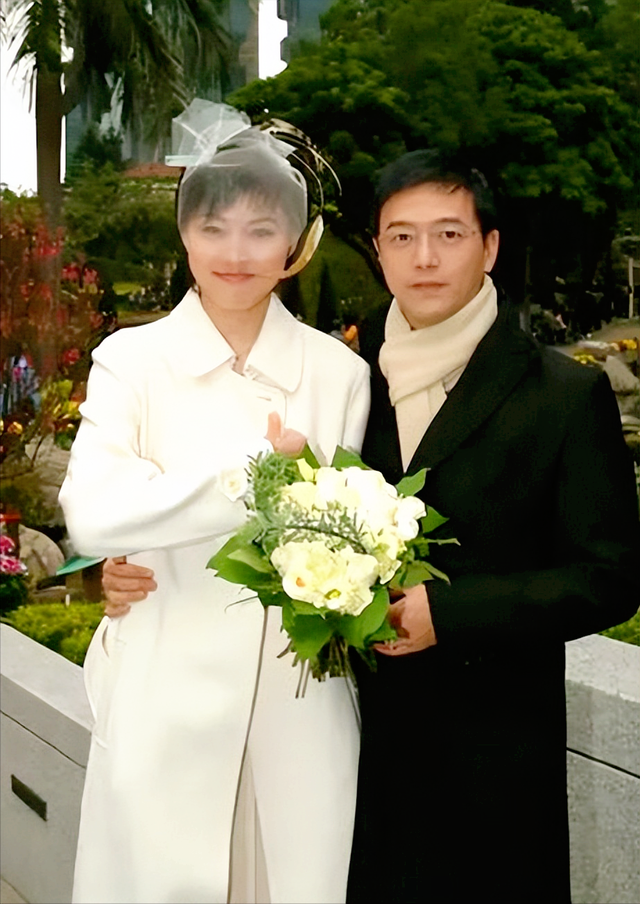 张延个人资料简介，父亲早逝最疼妈妈