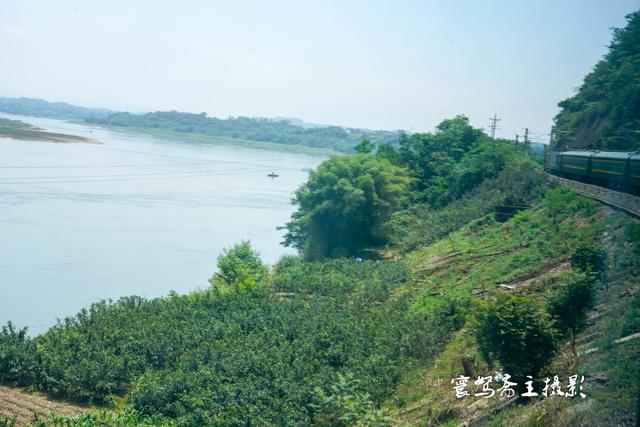 5612次列车，5612次列车时刻表（一路风景优美票价便宜车厢里却空荡荡）