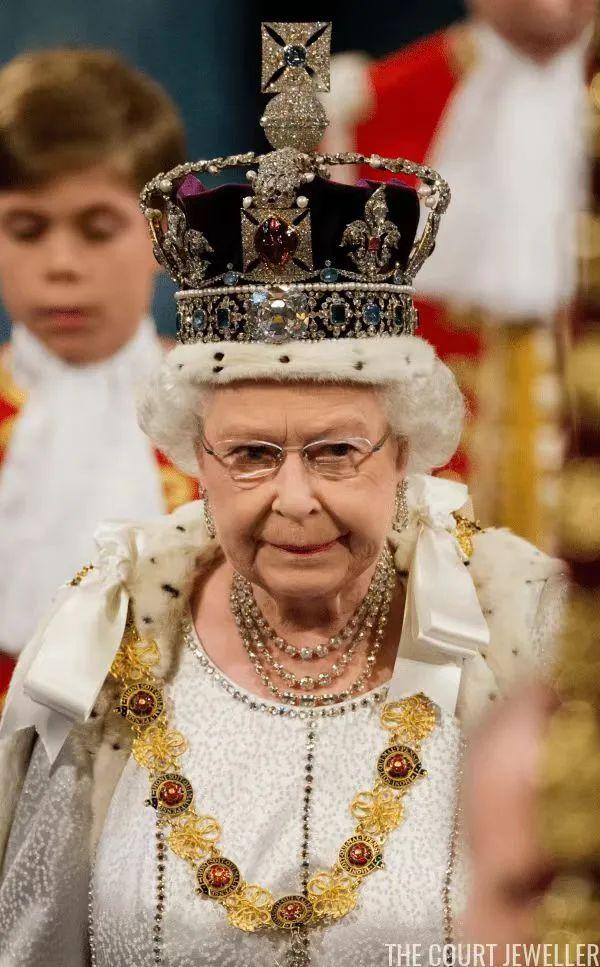 英国现任国王是谁，英国新任国王查尔斯简介（“70年太子”终于加冕成英国国王）