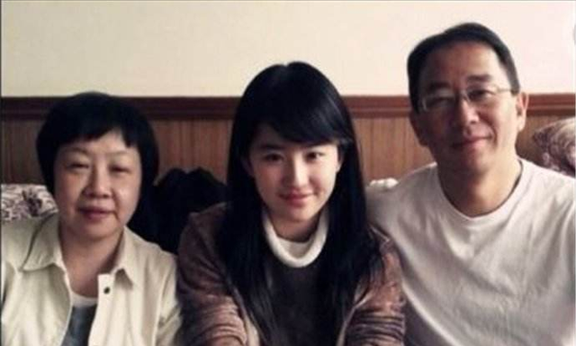 "神仙姐姐"刘亦菲：外貌出色被挖掘，后拍戏太过敬业，多次险丢命